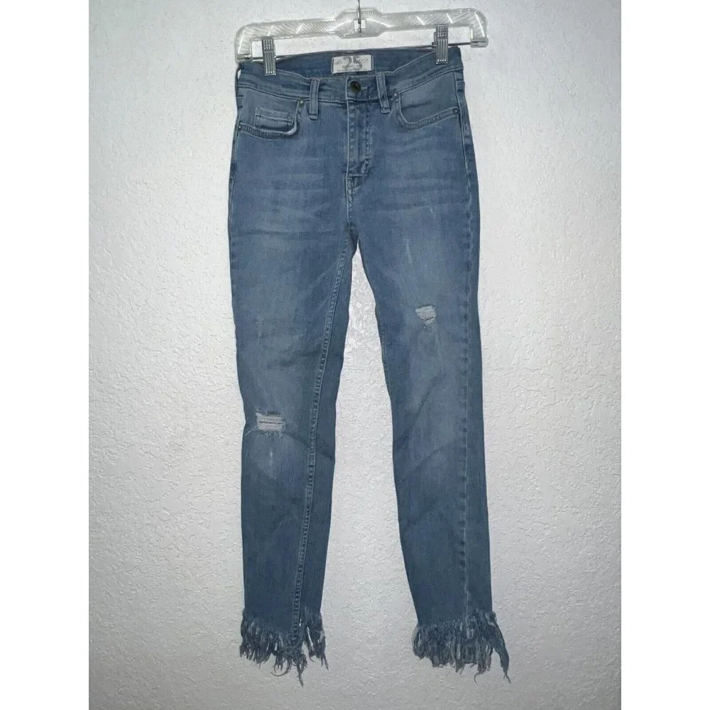𝅺FREE People Denim Jeans Light Wash Raw shred Hem Distressed 25” (M)